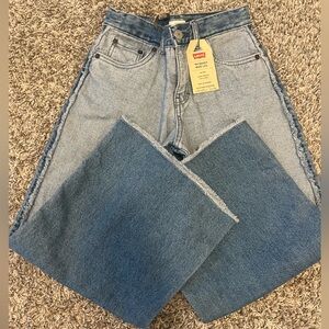 Levi’s 94’ wide leg jeans size 8 regular two tone denim raw edge grunge NWT